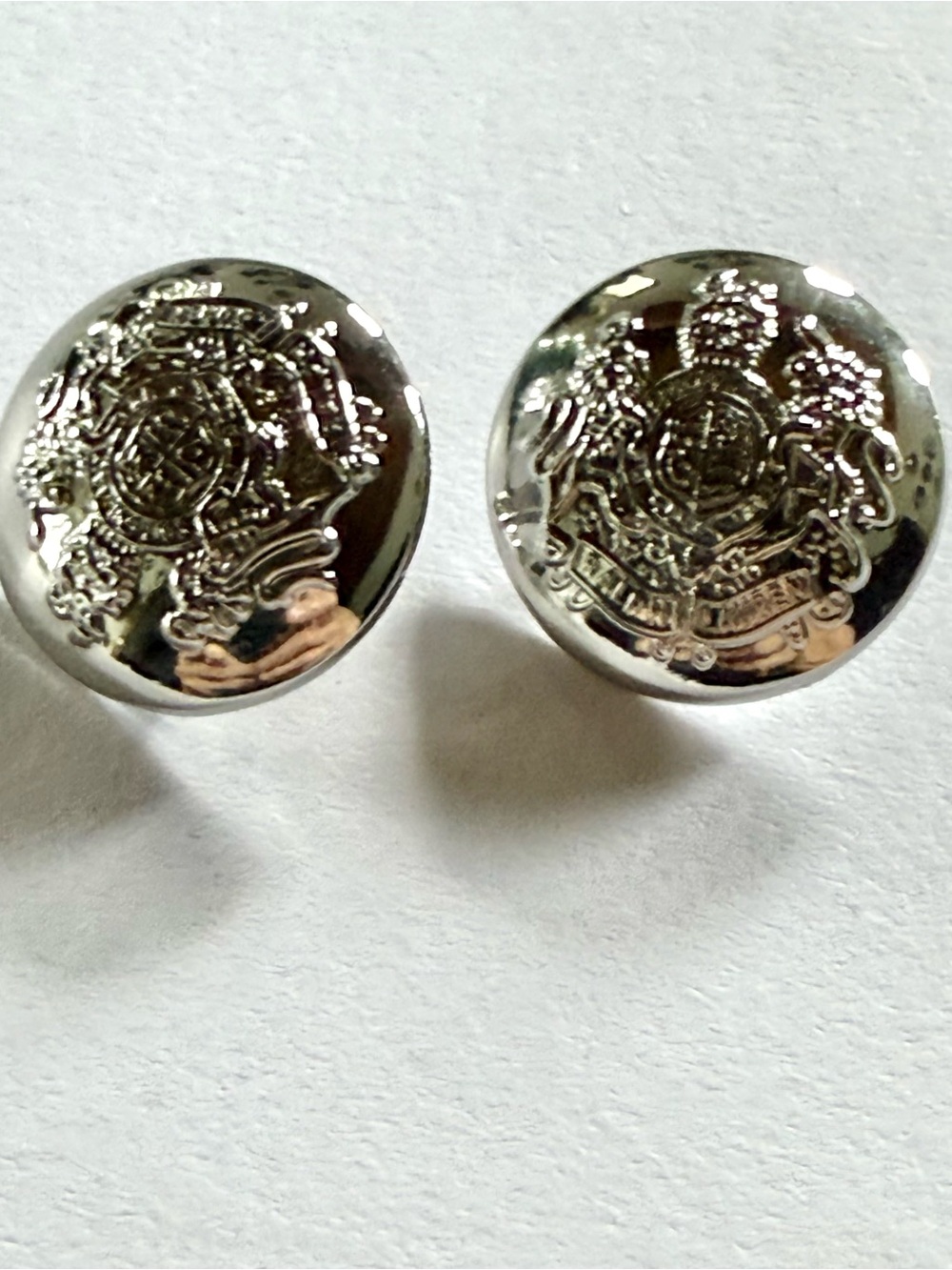 BRAND NEW Ralph Lauren
Crest Buttons Silver Metal
Heraldic Lion Unicorn Set of 2